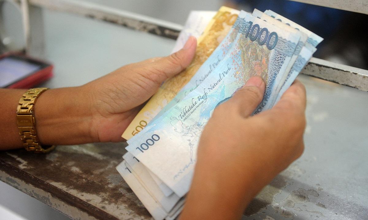 Philippine Peso Holds at Record Low Amid Crude Oil Price Surge