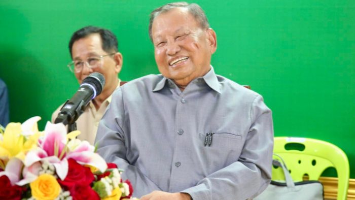 カンボジア人民党のサイ・チュム副党首、プノンペンの党員と親睦を深める