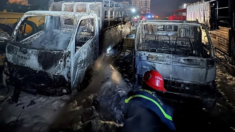 Khánh Hòa: Major Fire Destroys Numerous Vehicles at Parking Lot