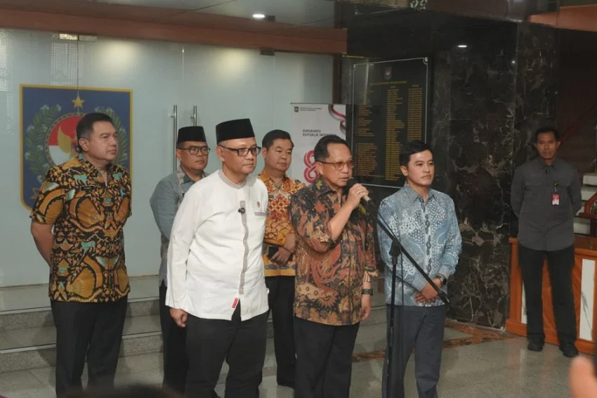 Home Affairs Minister Urges Regional Govts to Support Haji, Umrah Departure Reforms