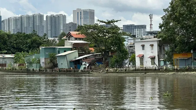 ホーチミン市、河川・運河の浸食対策を加速 住民の安全確保が急務