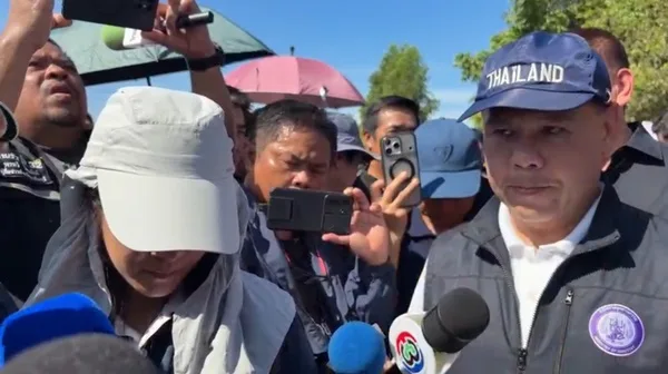 Prachinburi Residents Outraged Over Waste Factory, Demanding Action on Oil Stains and Foul Odors