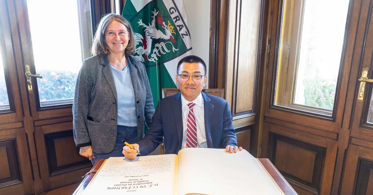 Austrian Communist Party Praises Vietnam's Nation Building and Defense Story