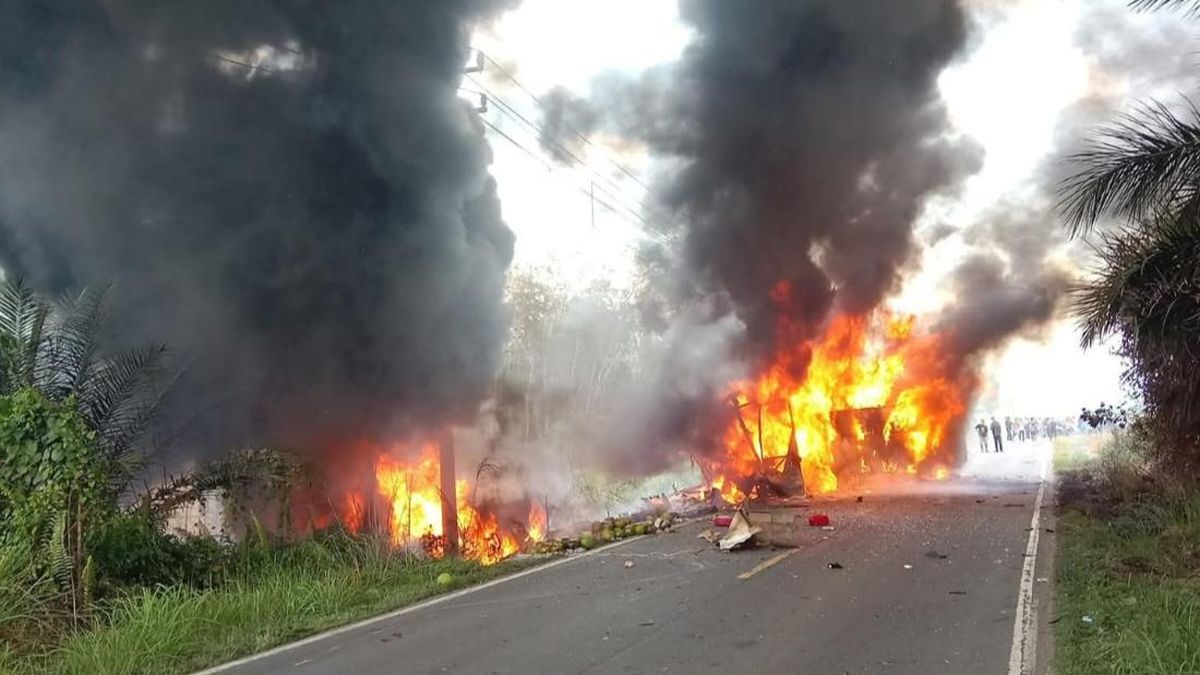 16 Dead After Bus Collides with Fuel Tanker on Trans-Sumatra Highway