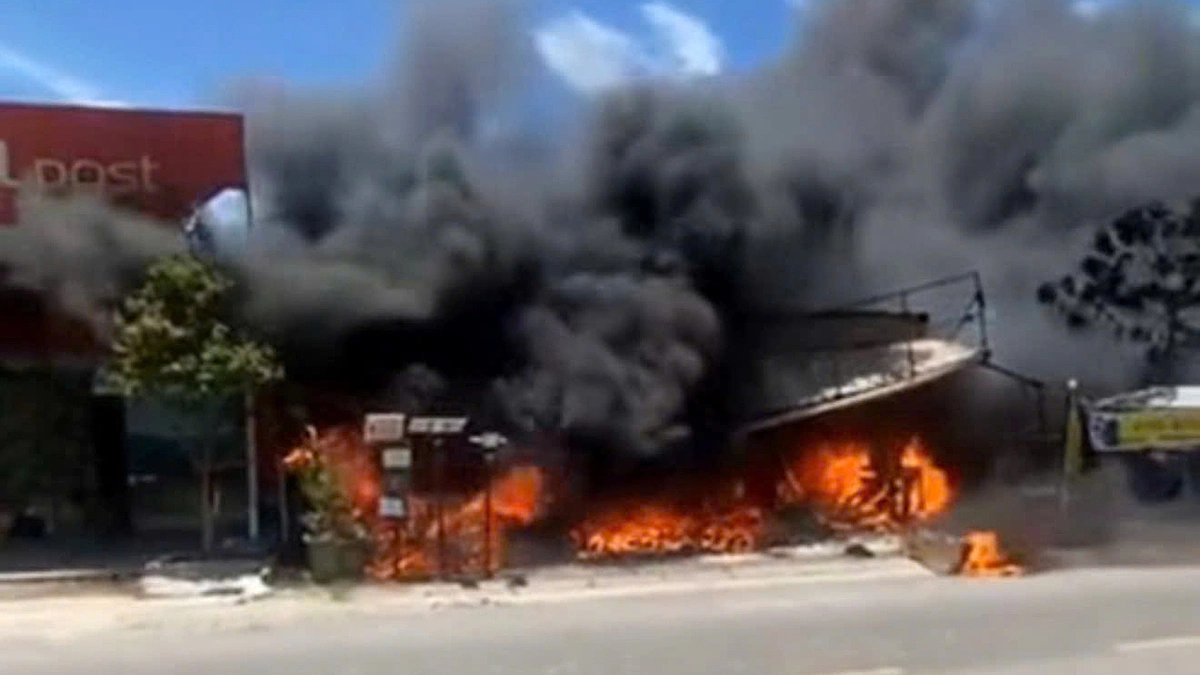 Massive Fire Engulfs Electronics Store in Ha Tinh, Millions of Dollars in Damages Estimated