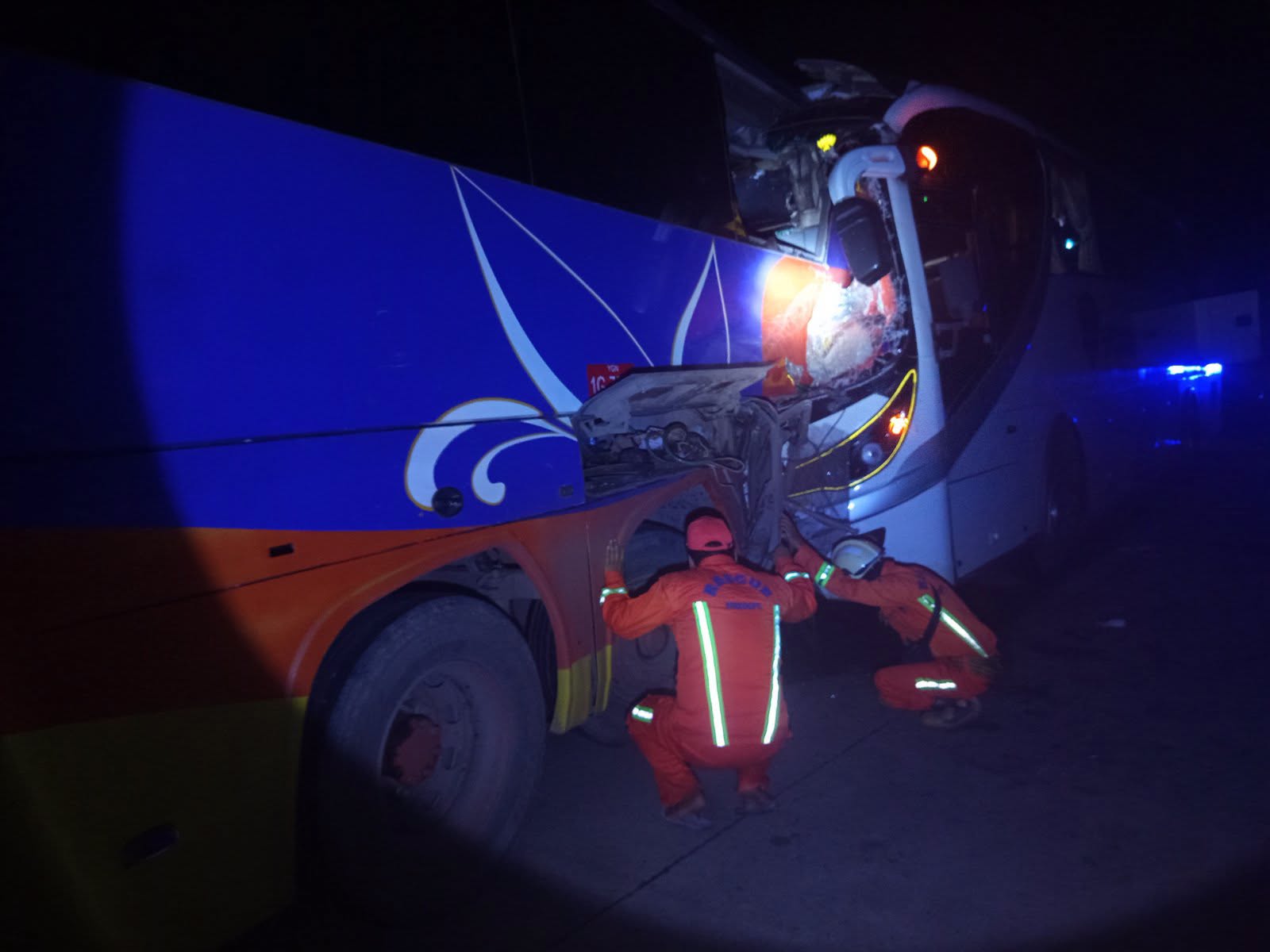 Two express vehicles collide on Yangon-Mandalay highway, three dead