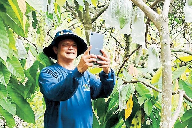 Farmer Embraces Digitalization, Boosting Philippine Agriculture