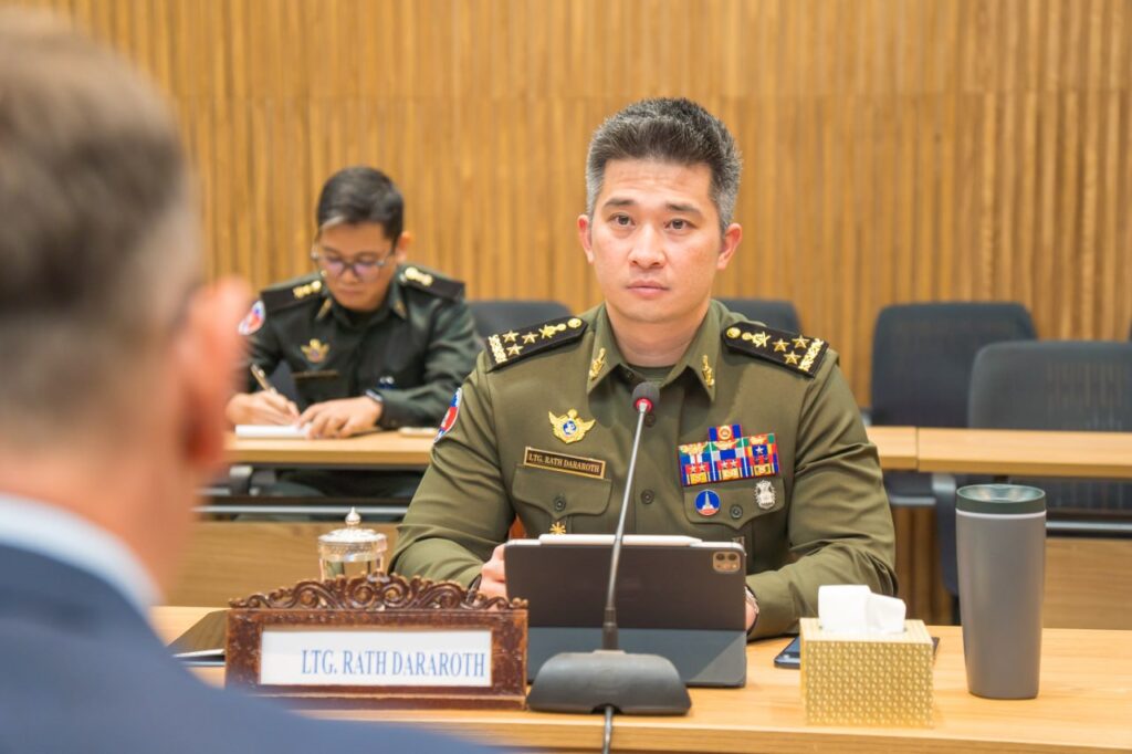 カンボジア国防省、赤十字国際委員会と人道法協力強化で一致