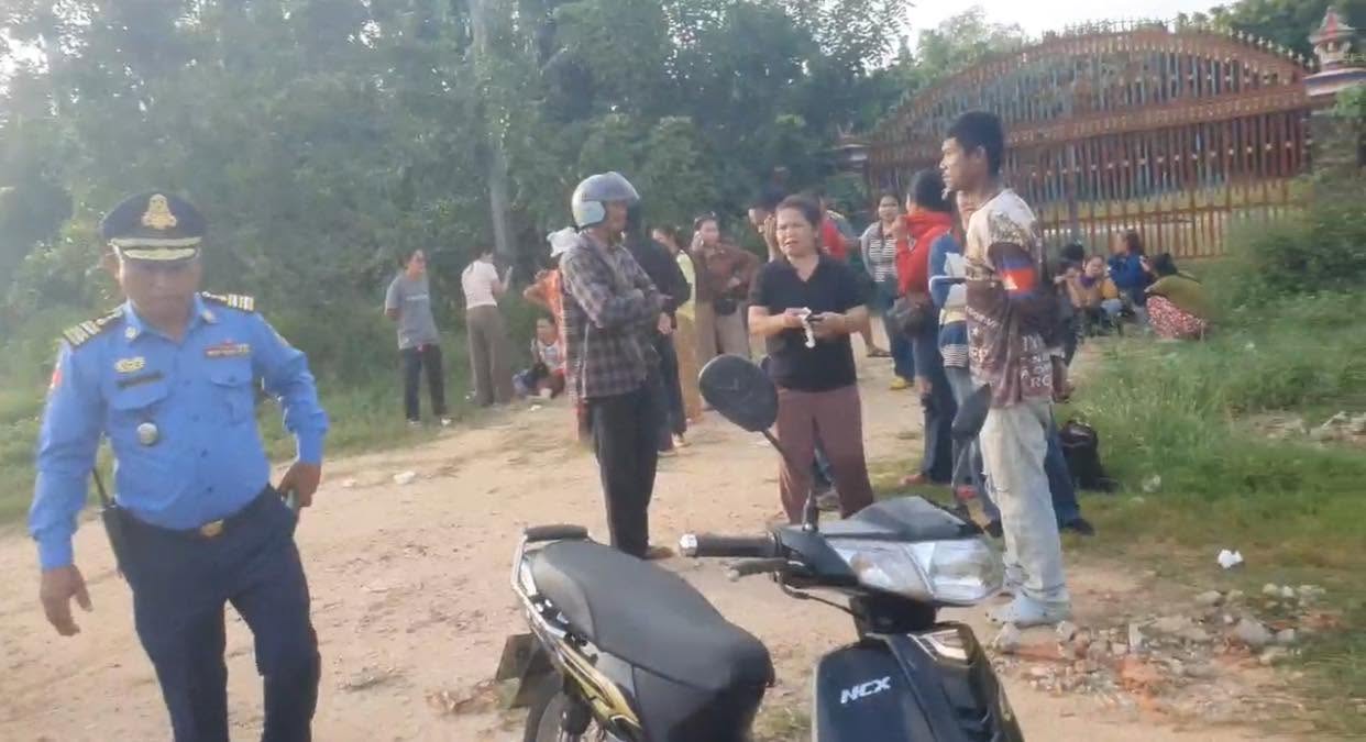 カンボジア:スバイリエン州で労働者を乗せたバンが横転、25人負傷