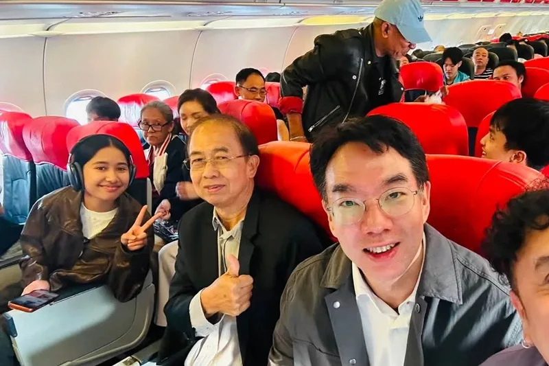 Thai 'AGT' Winner 'Nene' and Ozone Band Arrive in Bangkok for New Activities