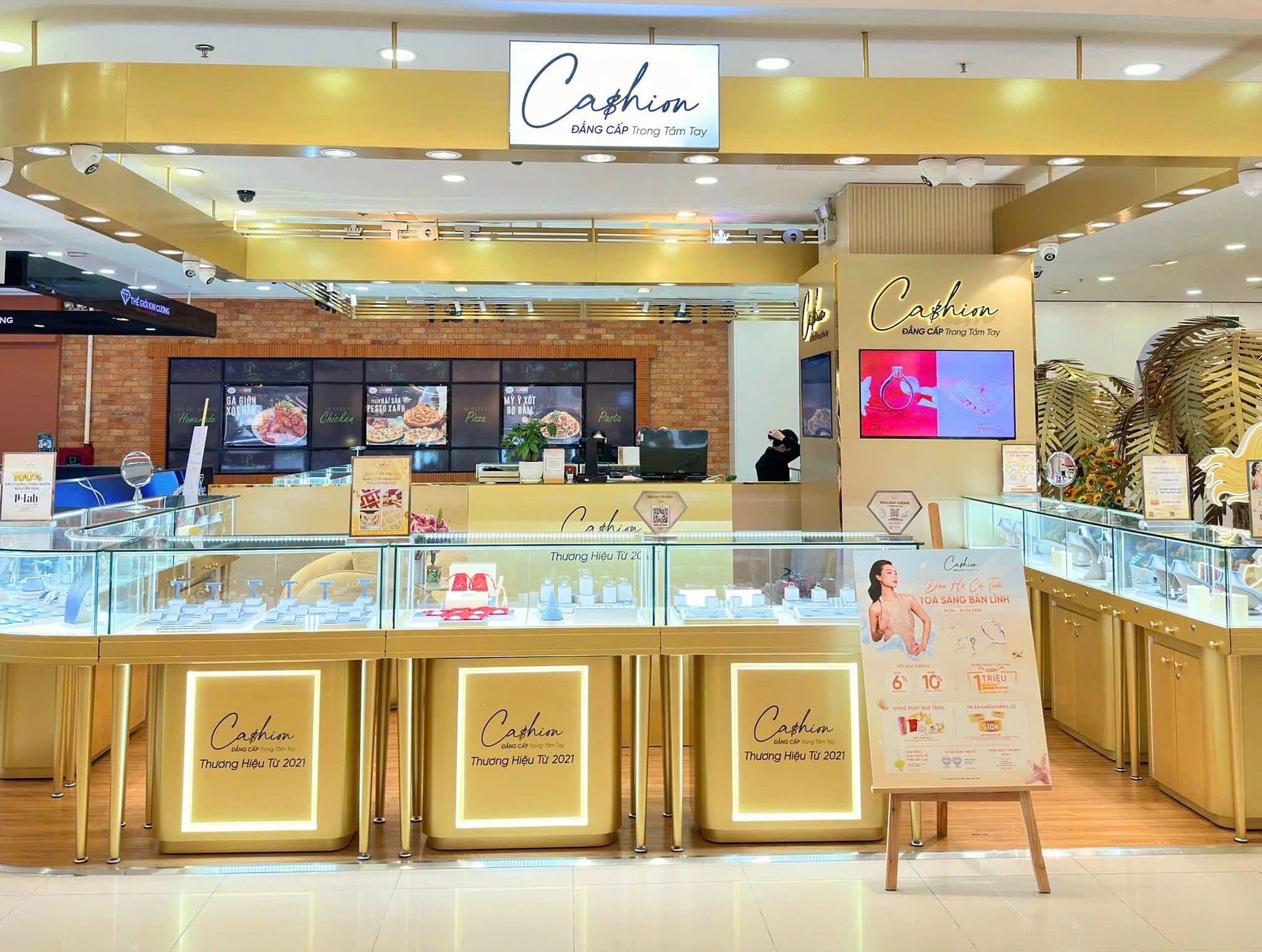Vietnam's Jewelry Sector Hit as Major Brands Close Doors