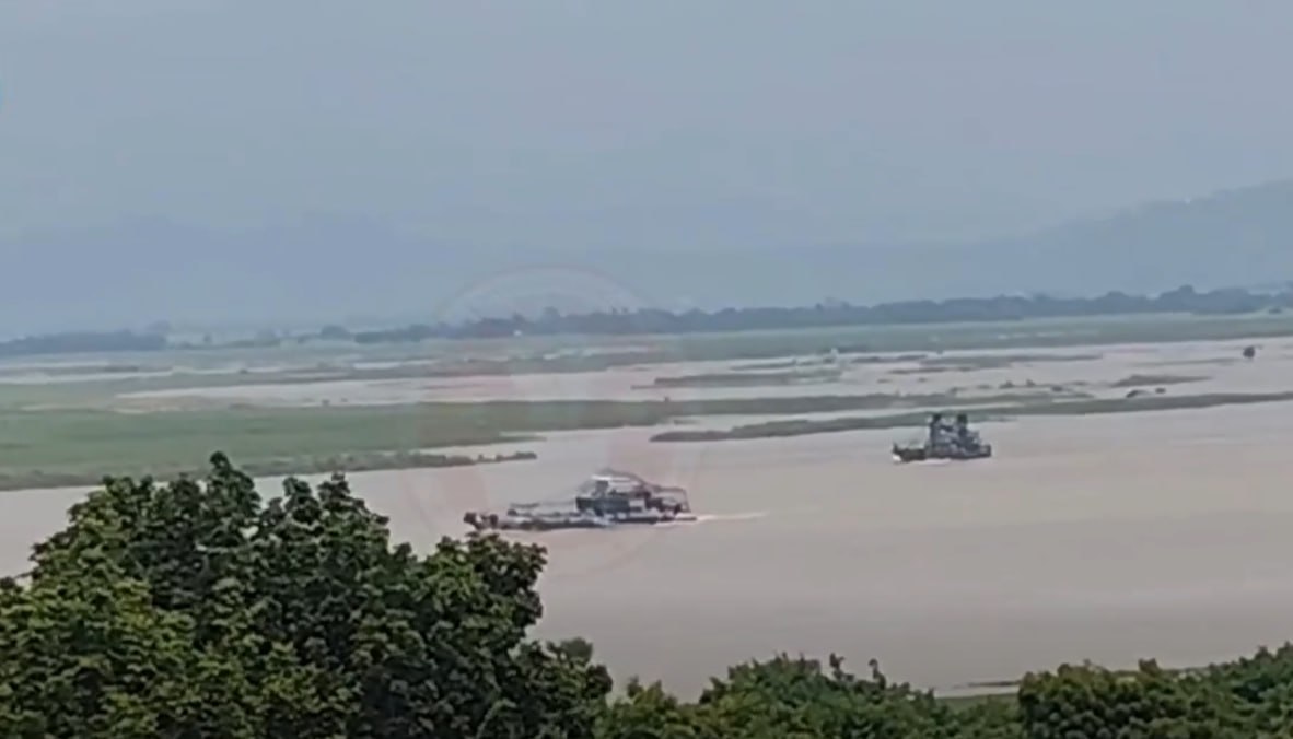 ミャンマー海軍の船団、イラワジ川を遡り中国系ニッケルプラント再開へ