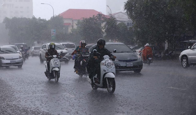 熱帯低気圧「ナンカ」の影響、カンボジア全土で強まる雨と風