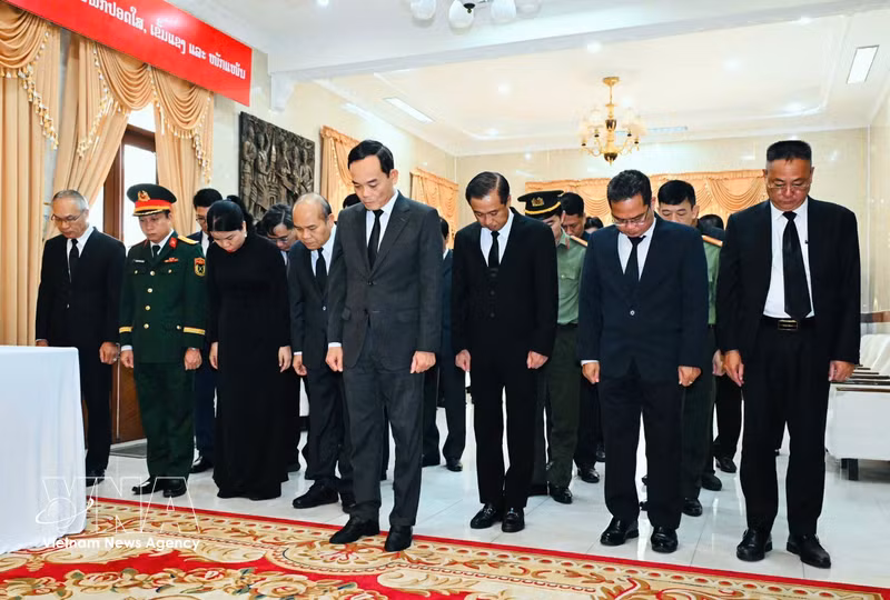 Ho Chi Minh City Leaders Mourn Passing of Lao National Assembly President
