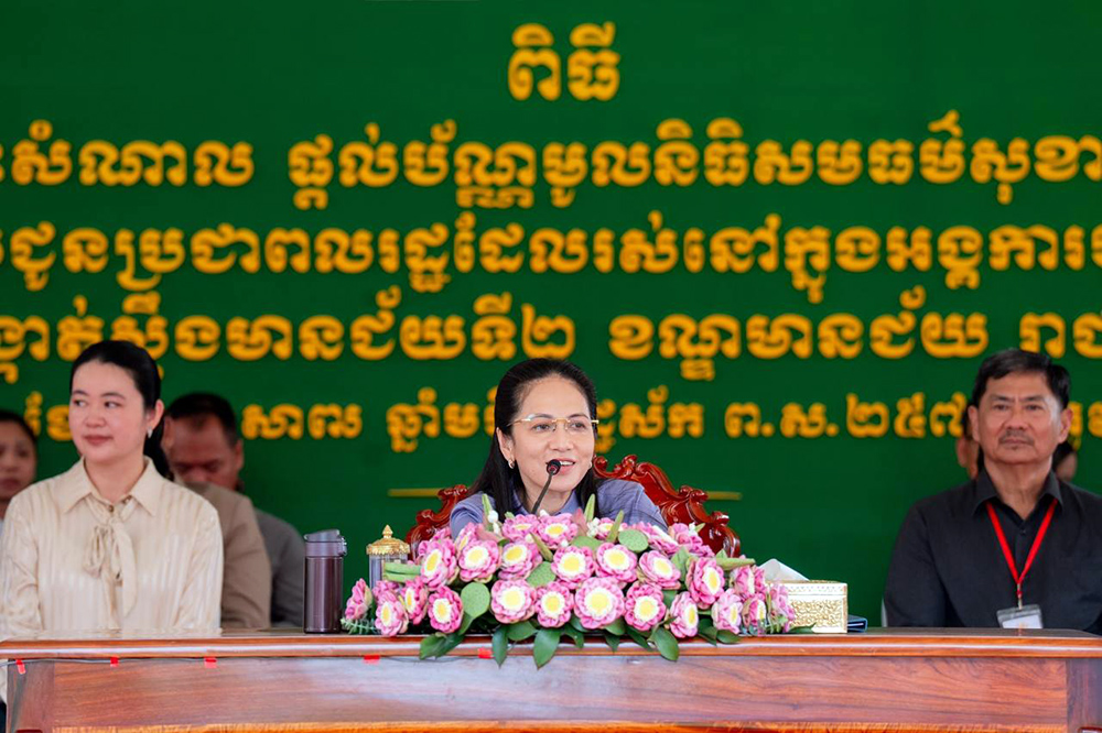 カンボジア、健康支援カード配布で貧困層支援を強化