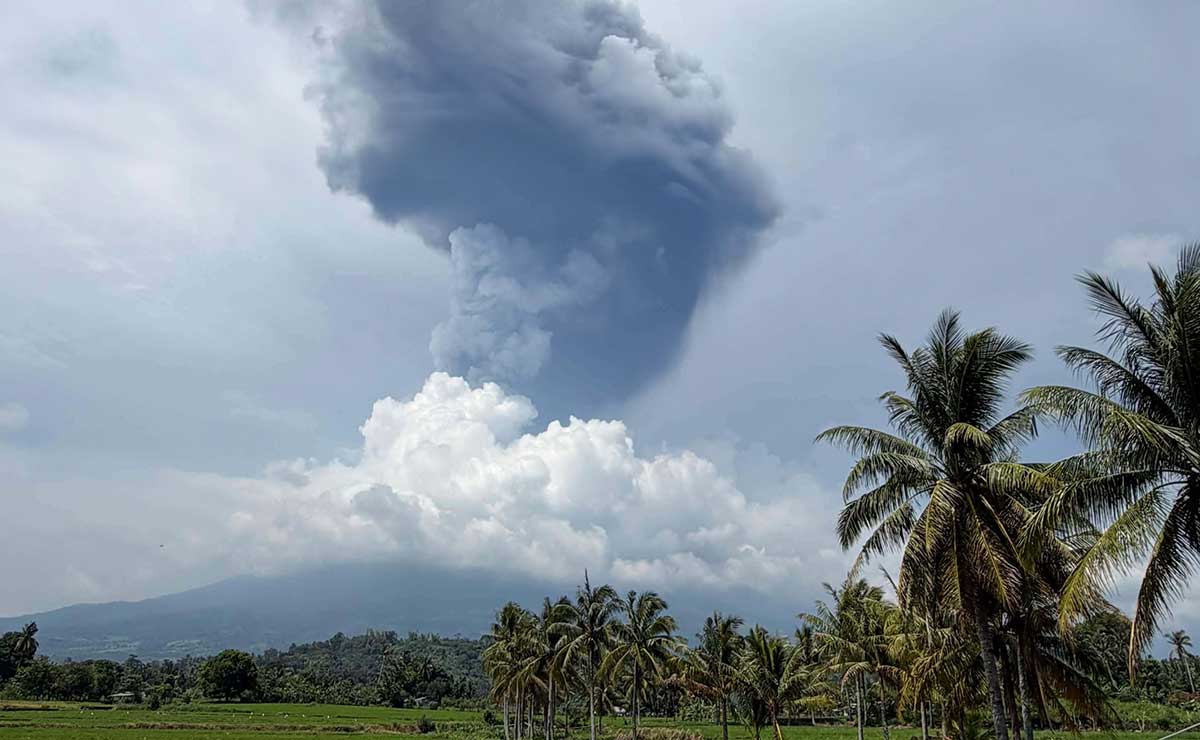 カンラオン山噴火、フィリピン中部で火山灰噴出