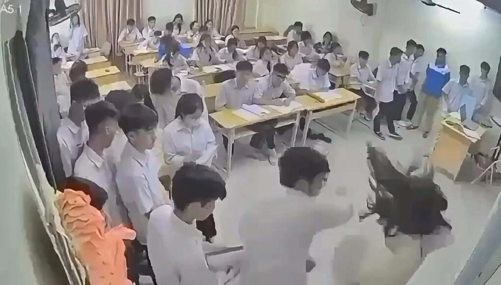 Hanoi Student Detained for Assaulting Teacher in Classroom Attack