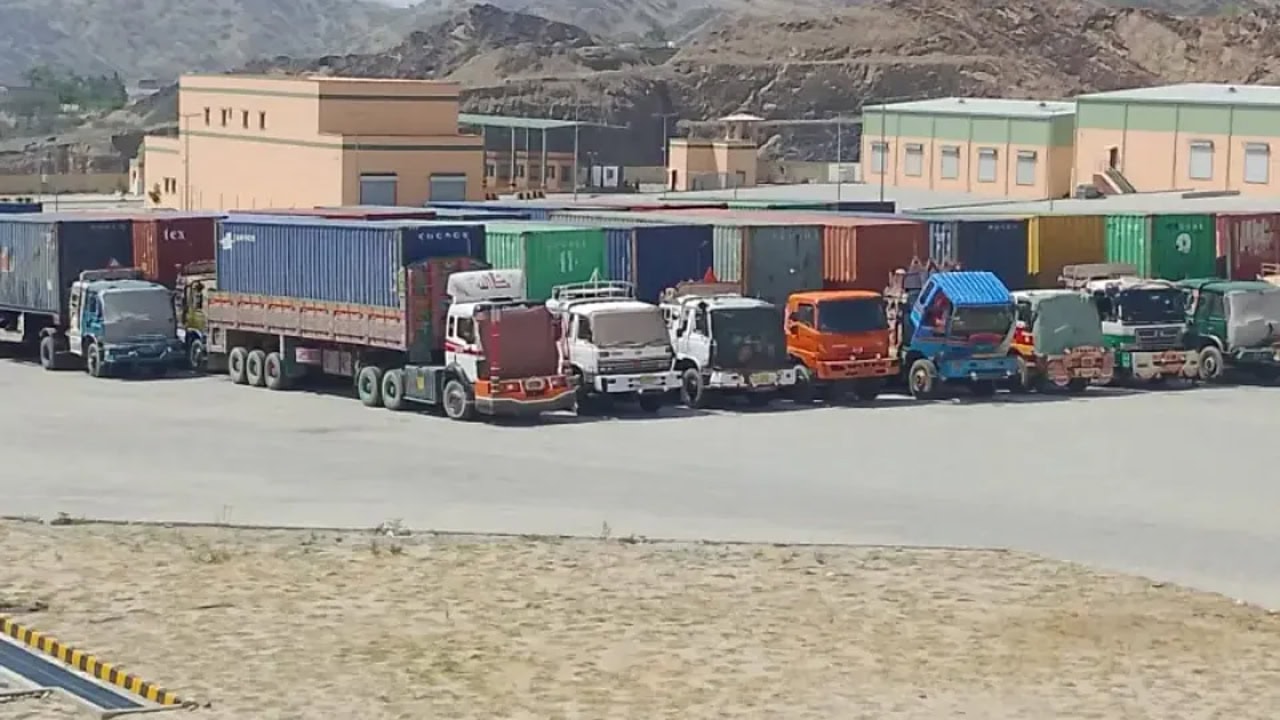 Pakistan Allows 26 WFP Containers into Afghanistan via Torkham