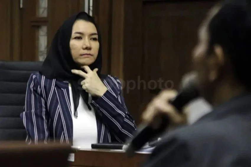 KPK、元クタイカルタネガラ県知事リタ・ウィディアサリ氏事件でゲイズ・カリファ氏を聴取