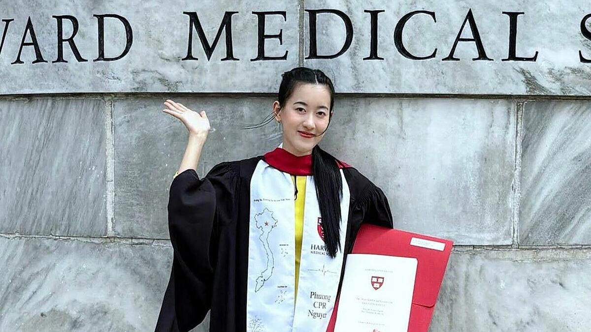 Vietnamese Woman Graduates Harvard with Perfect Score