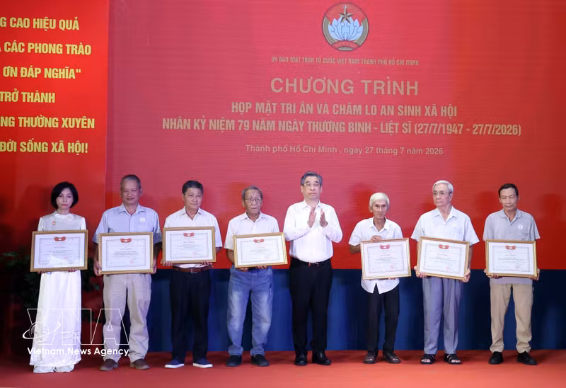 Ho Chi Minh City Reaffirms Comprehensive Support for Meritorious Individuals