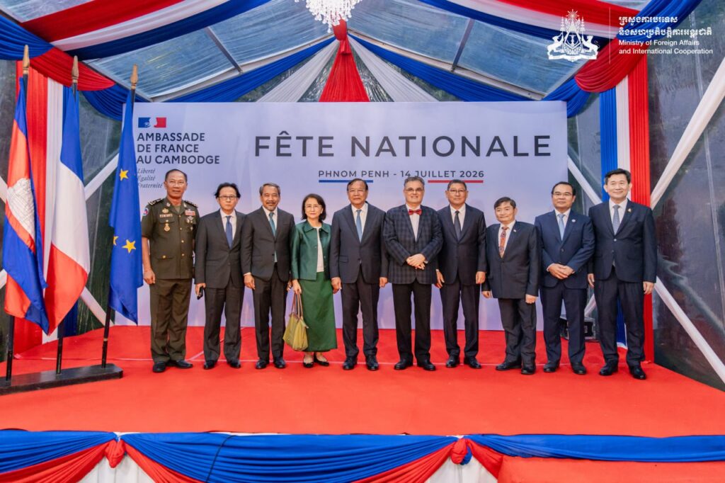 仏国民の日を祝賀、マクロン大統領訪墨で仏カンボジア関係強化へ