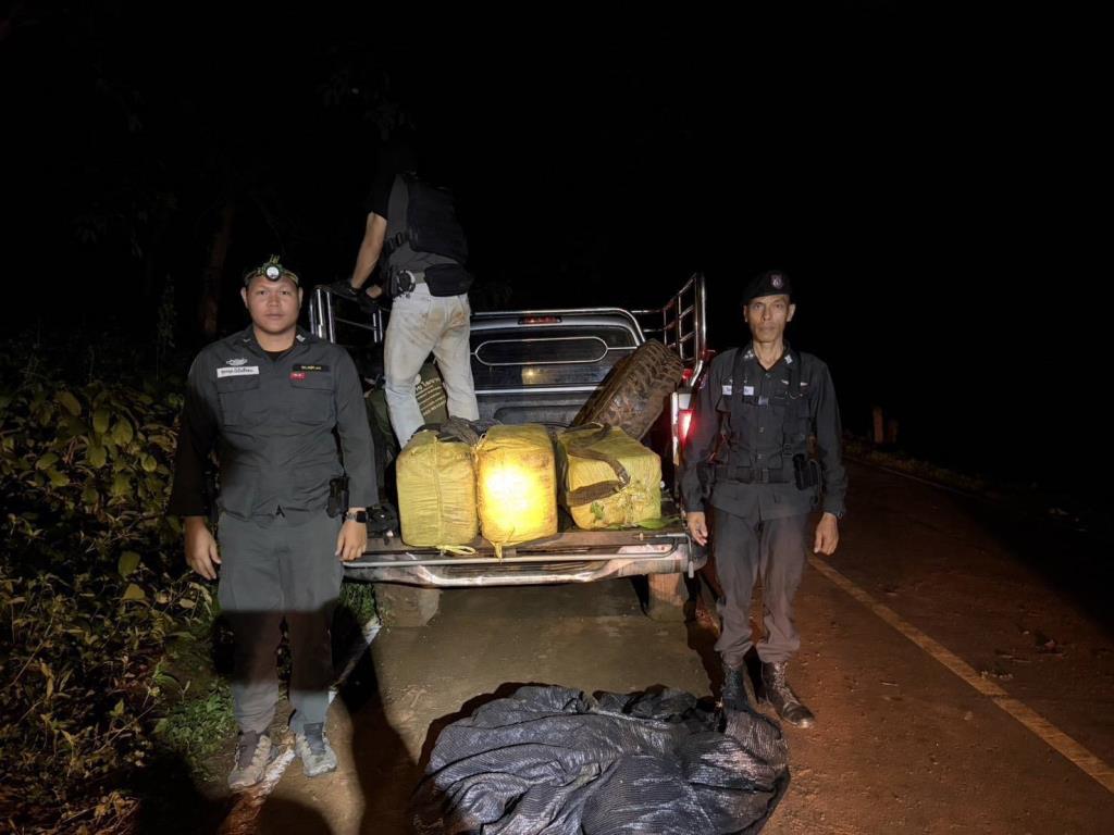 国境警備警察335が民族パイロットを迎撃!ピックアップトラックに乗って少なくとも200万錠をチェンダオに輸送