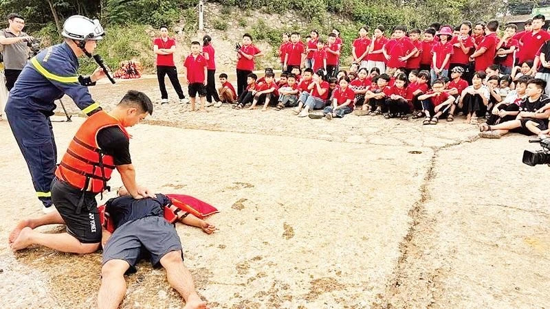 Vietnam Focuses on Drowning Prevention for Children During Summer Break