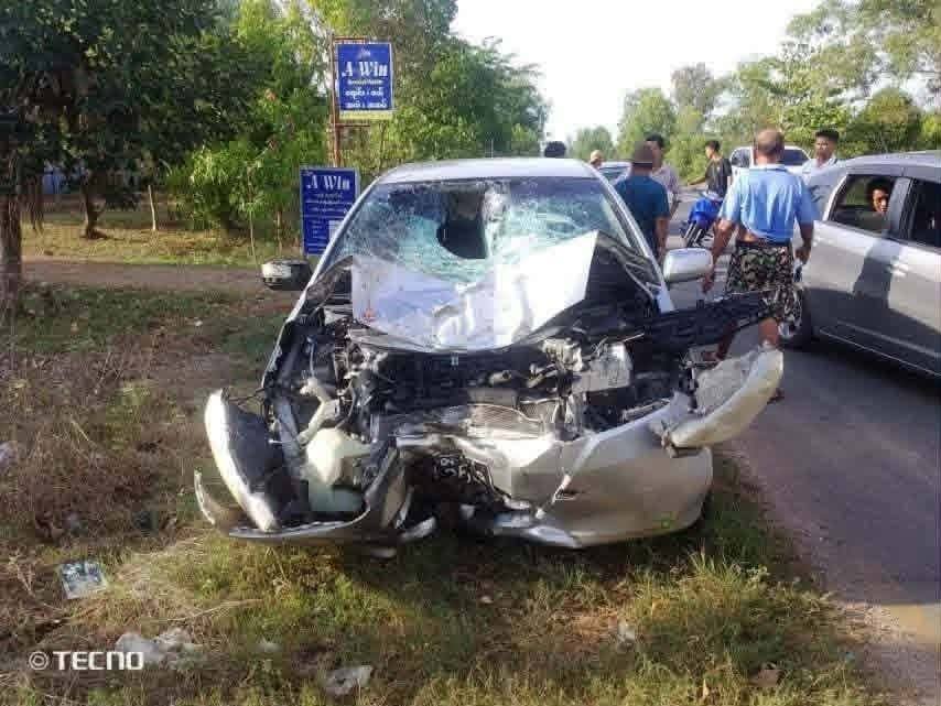 3 university students died in a motorcycle and car collision in Thatthong
