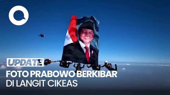 Polri Paratroopers Display Prabowo's Photo During Hari Bhayangkara Celebration