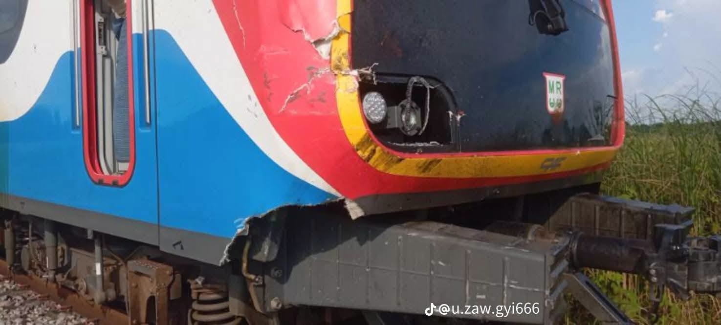 DEMU列車とトラクターが衝突、トラクター乗車者2名死亡