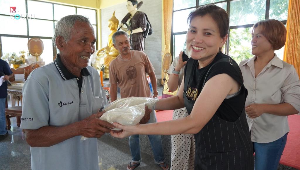 Malaysian Tourist Buys 1 Ton of Jasmine Rice to Distribute to Ranot Villagers