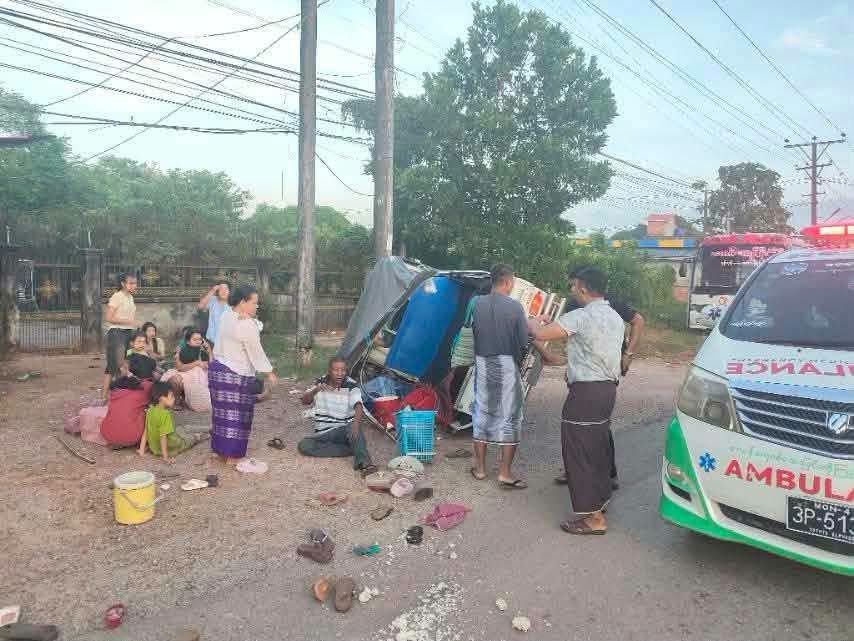 モウラミャインで巡礼車横転、11人負傷