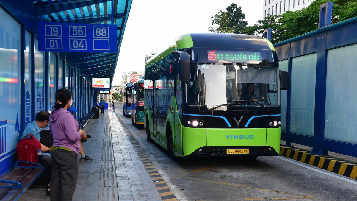 Ho Chi Minh City Proposes Resuming Bus Body Advertising for New Revenue and Service Improvement