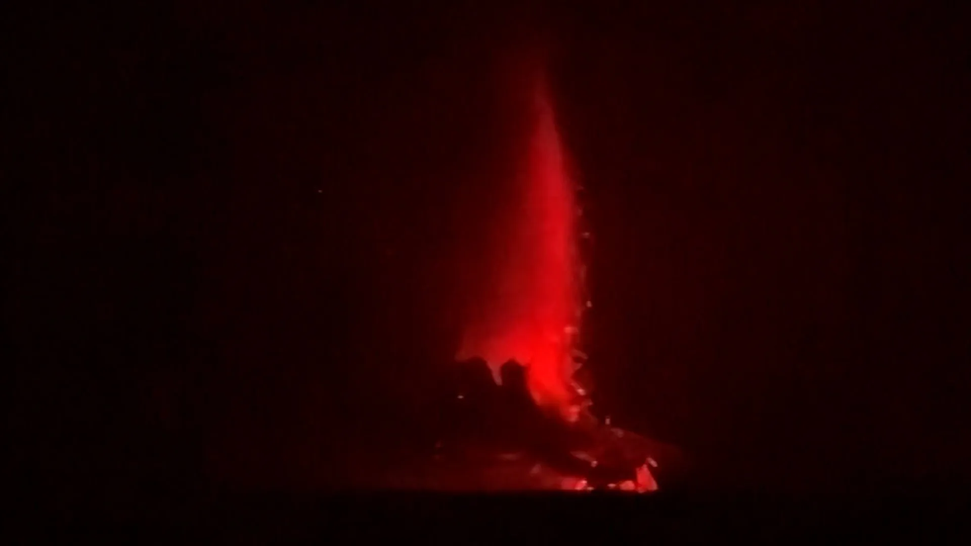 Anak Krakatau Eruption Disrupts Flights, Blankets Indonesia in Ash