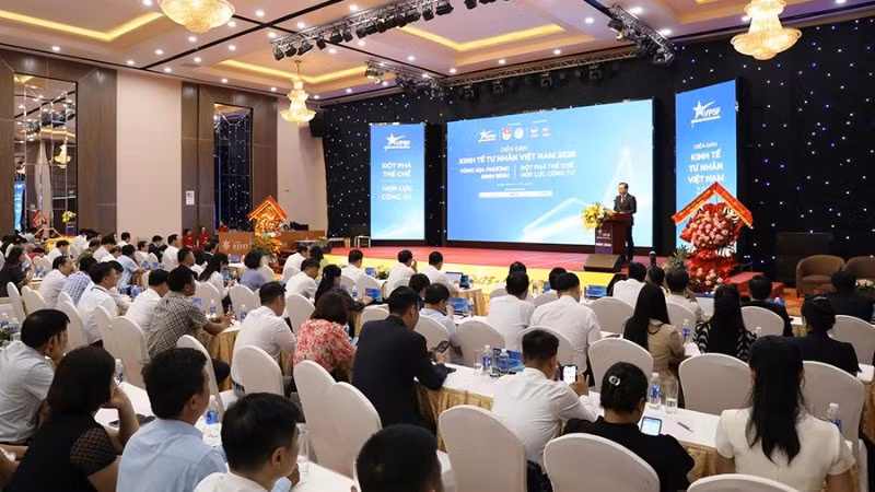 Ninh Binh Hosts Dialogue to Boost Private Sector Economy