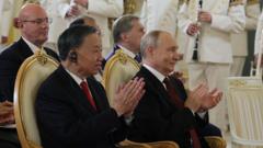 Vietnam's To Lam Receives Lev Tolstoy International Peace Award in Russia