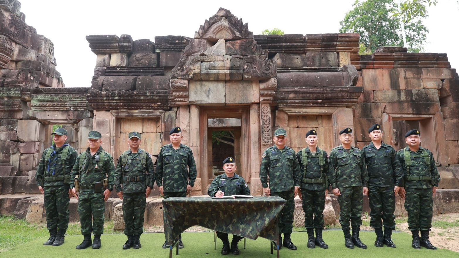 Thai Army Commanders Inspect Frontline Troops on Cambodian Border