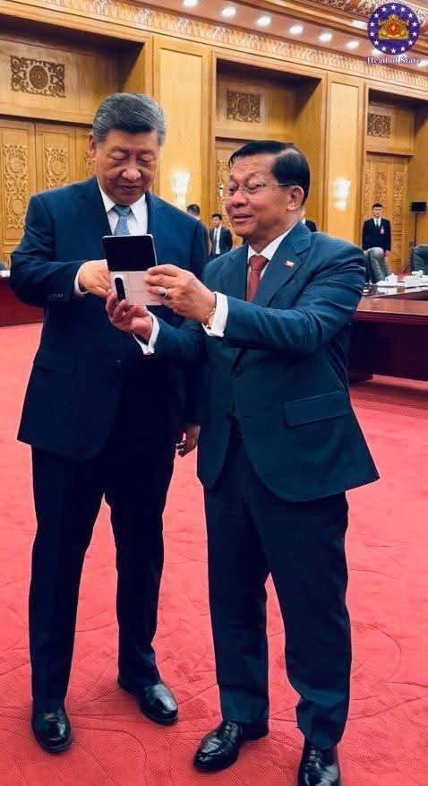 中国から贈られた1億チャット相当のファーウェイ製折りたたみスマホ、ミン・アウン・フライン暫定大統領がすぐに開封・試用、サイバーセキュリティより新