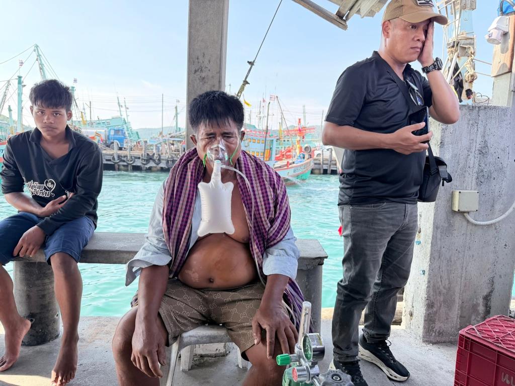 タイ船沈没、生存者1人追加発見 遺体捜索続く