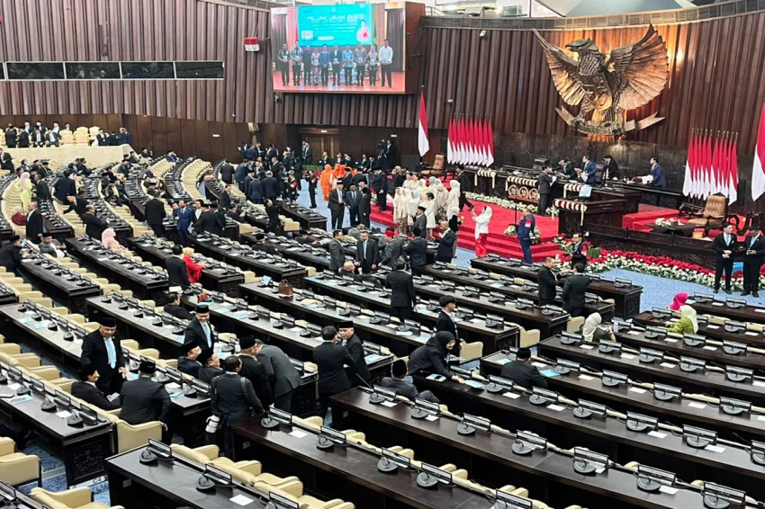 Former Presidents and Leaders Gather at Parliament Ahead of President's State of the Union Address