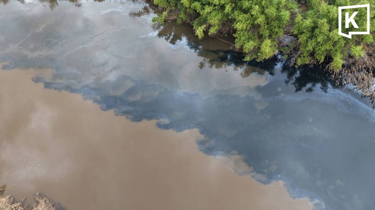 プラチンブリ、異臭を放つ黒水の原因は化学物質か 住民が当局説明に疑問
