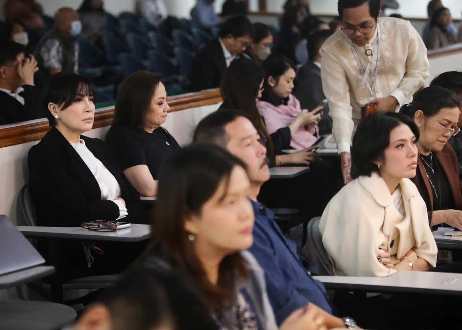 シャロン・クネータ、娘と共にドゥテルテ副大統領弾劾裁判を傍聴