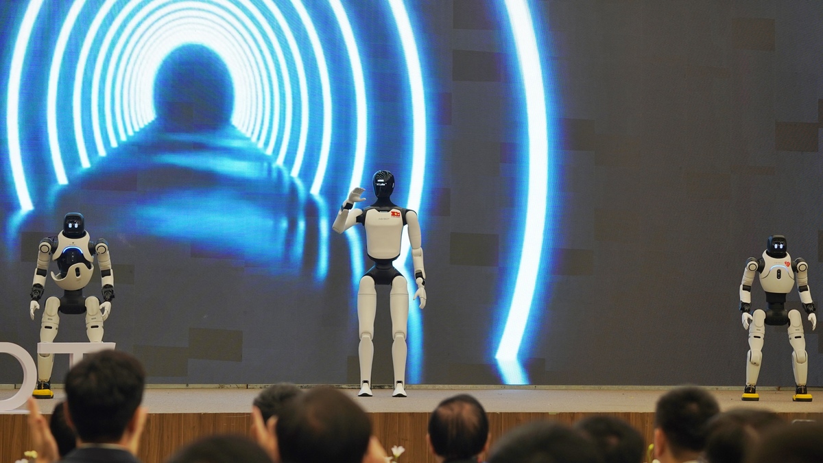 Humanoid Robots in Vietnam: Primarily for Demonstrations