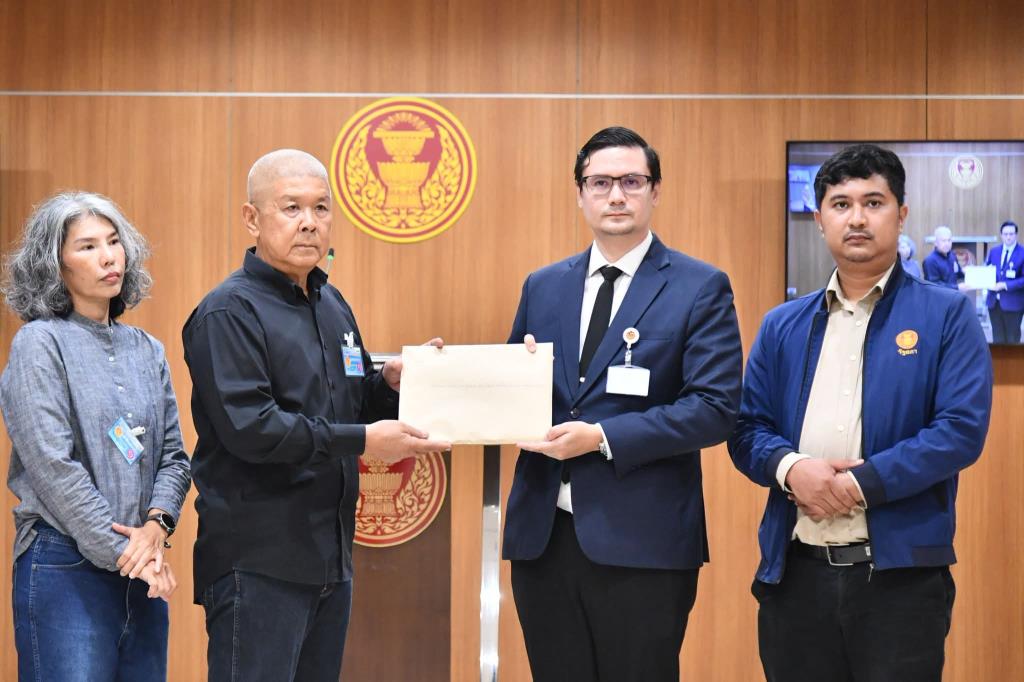 決して諦めず、「ノン・メイさんの家族」は法務委員会に警察に司法手続きを正しく進めるよう求める書簡を提出した