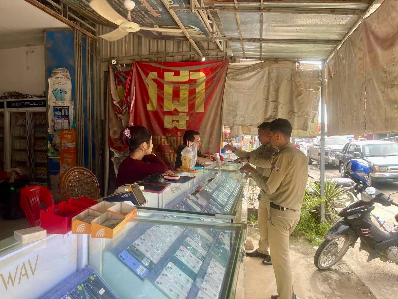 Cambodian Police Seize Over 160 IDs from Phone Installment Shops, Return to Citizens