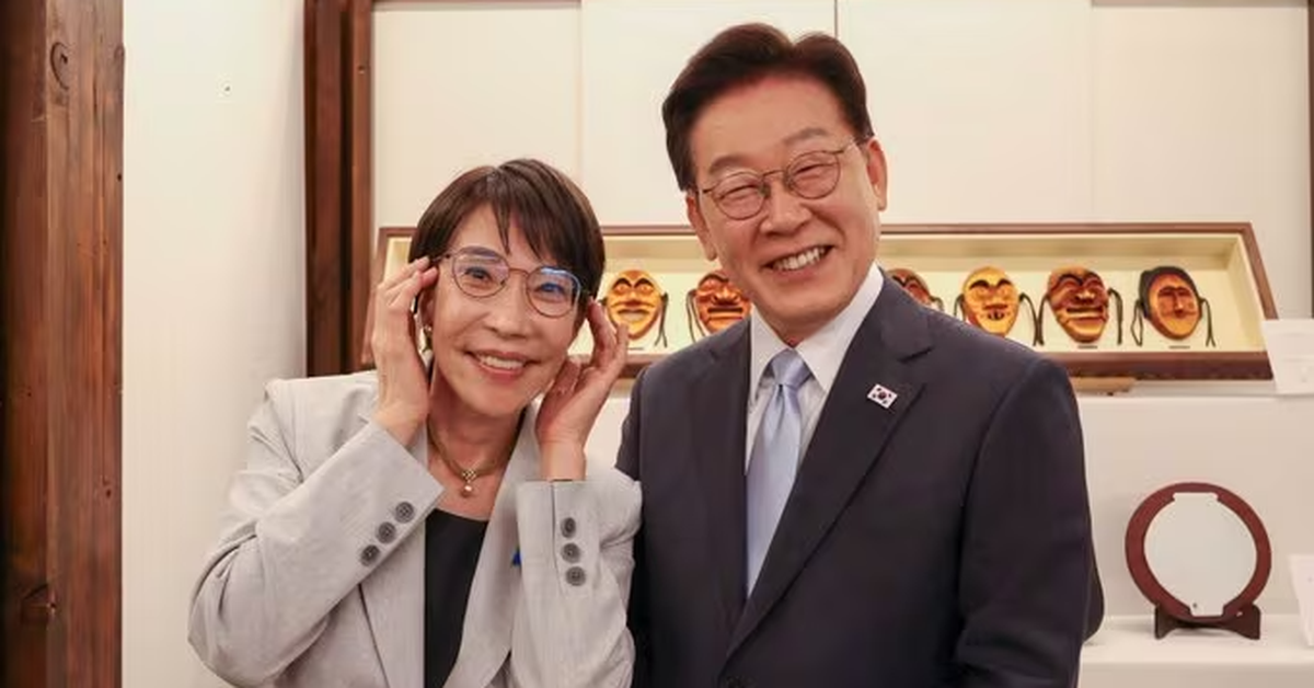 日韓首脳、眼鏡交換で友好深まる 経済協力の重要性を再確認