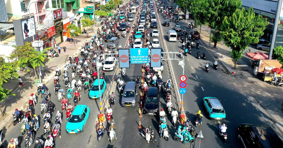 Traffic Reform in Ho Chi Minh City: Shifting from 'Fixed' to 'Dynamic' Lane Management