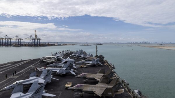 US Aircraft Carrier Arrives in Thailand After Record 286-day Deployment