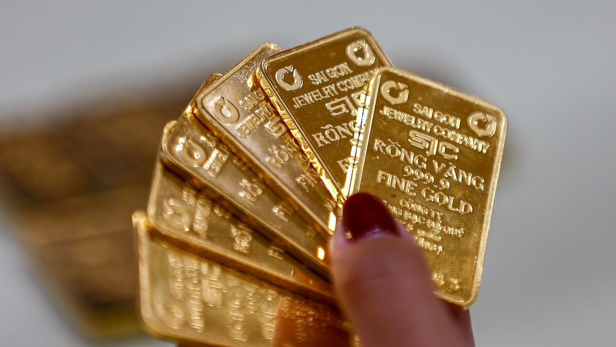 Vietnam Gold Prices Plummet in Line with Global Market